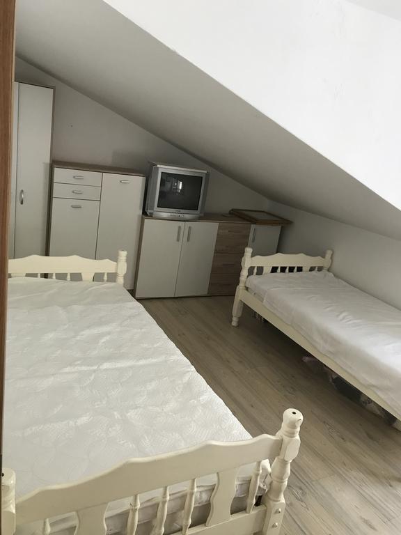 Apartment Titaneli Kotor Exteriör bild